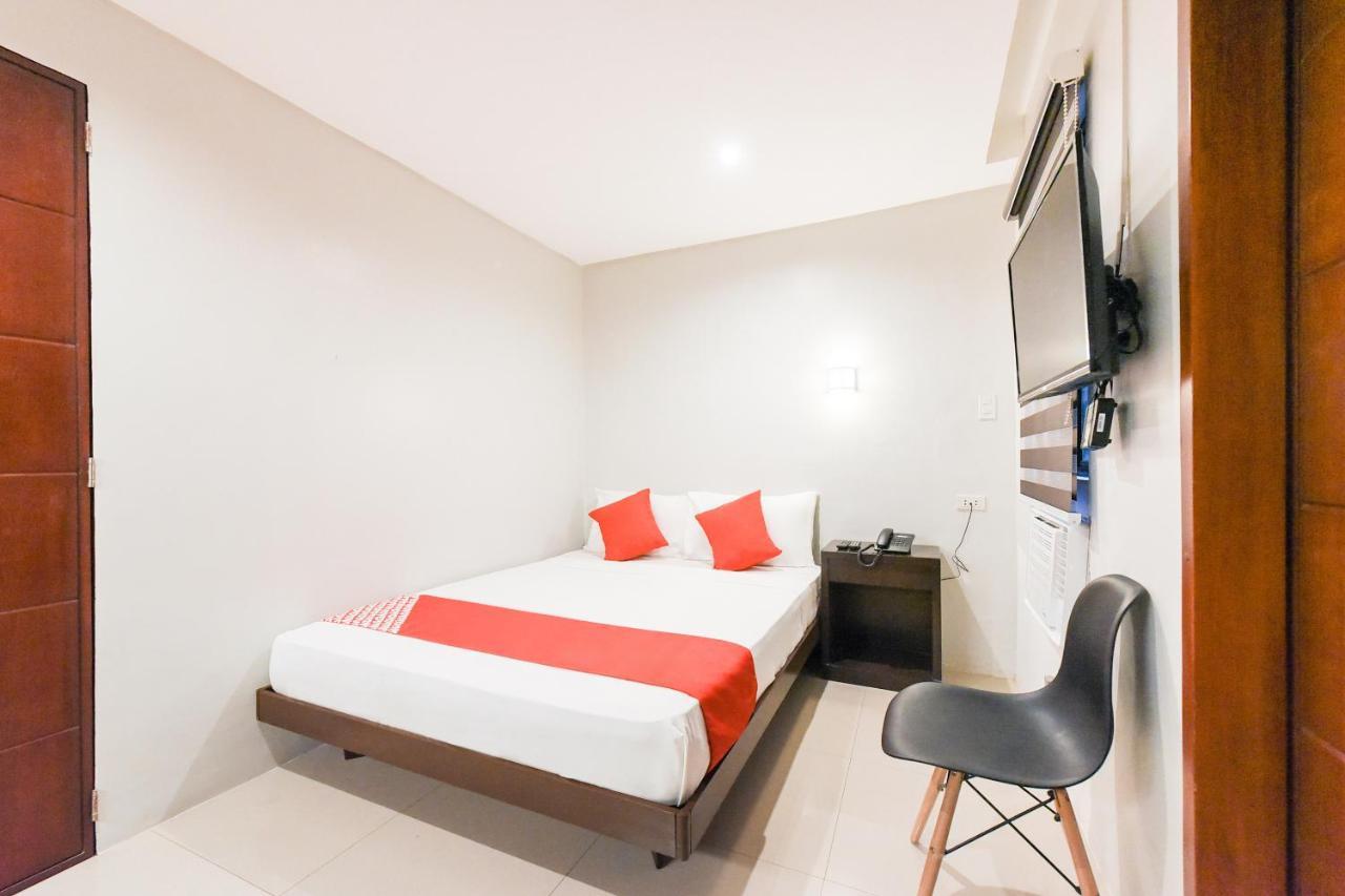 Oyo 111 The Chipper Hotel Кесон-Сити Экстерьер фото