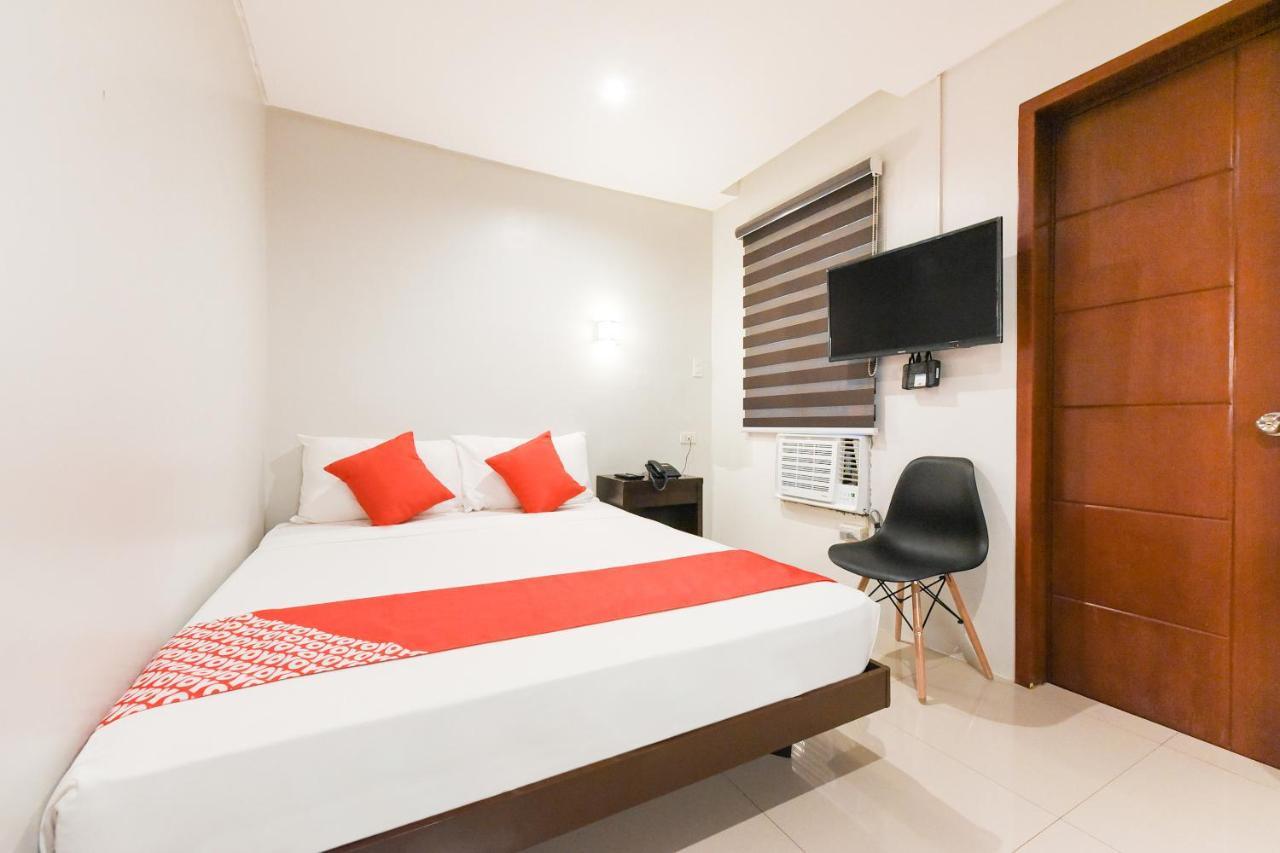 Oyo 111 The Chipper Hotel Кесон-Сити Экстерьер фото