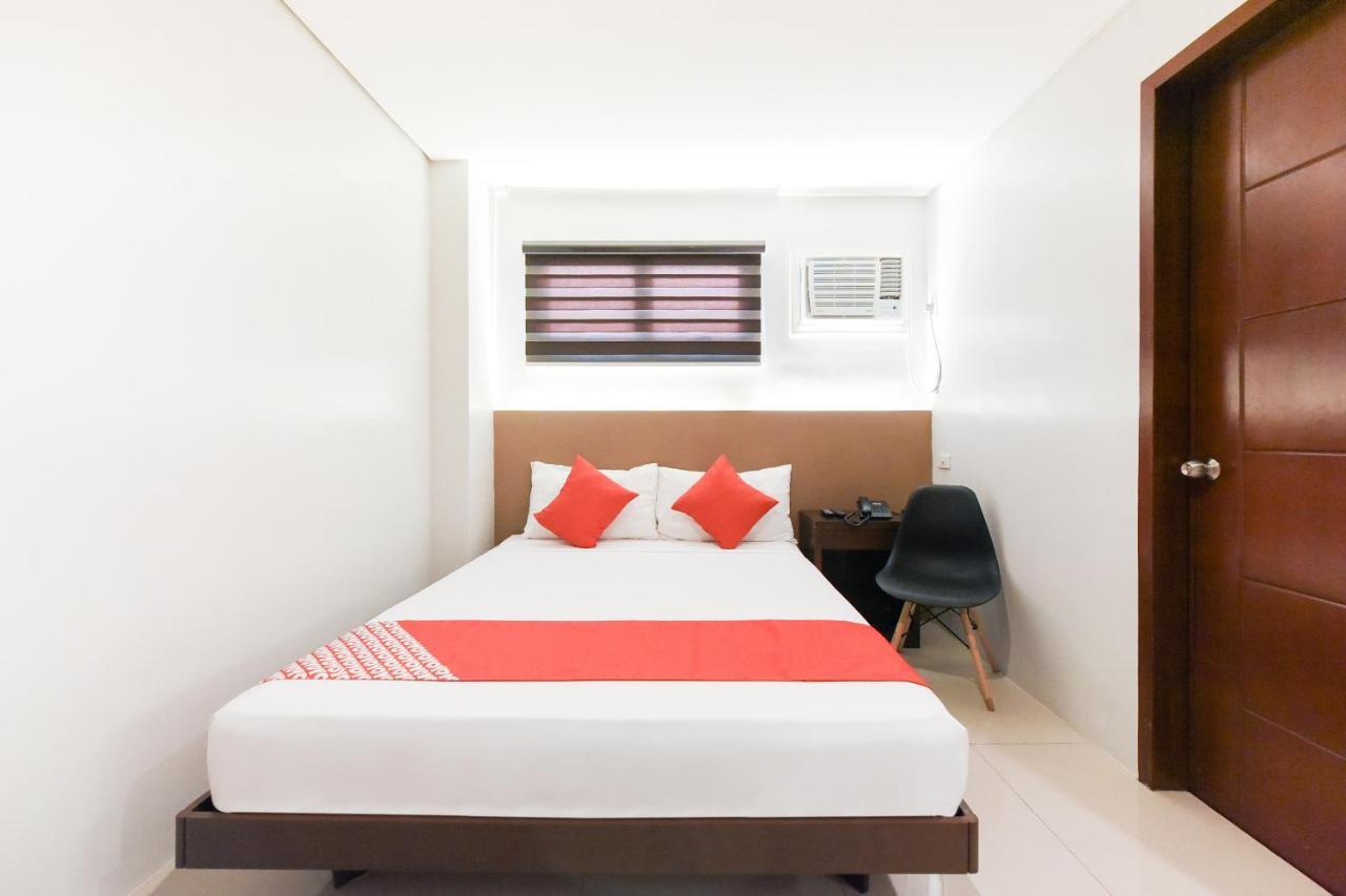 Oyo 111 The Chipper Hotel Кесон-Сити Экстерьер фото