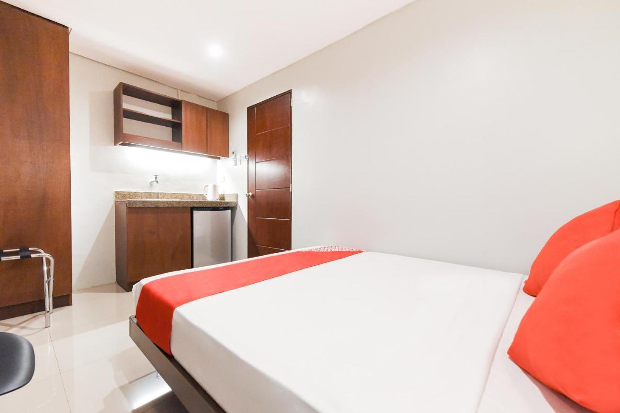 Oyo 111 The Chipper Hotel Кесон-Сити Экстерьер фото
