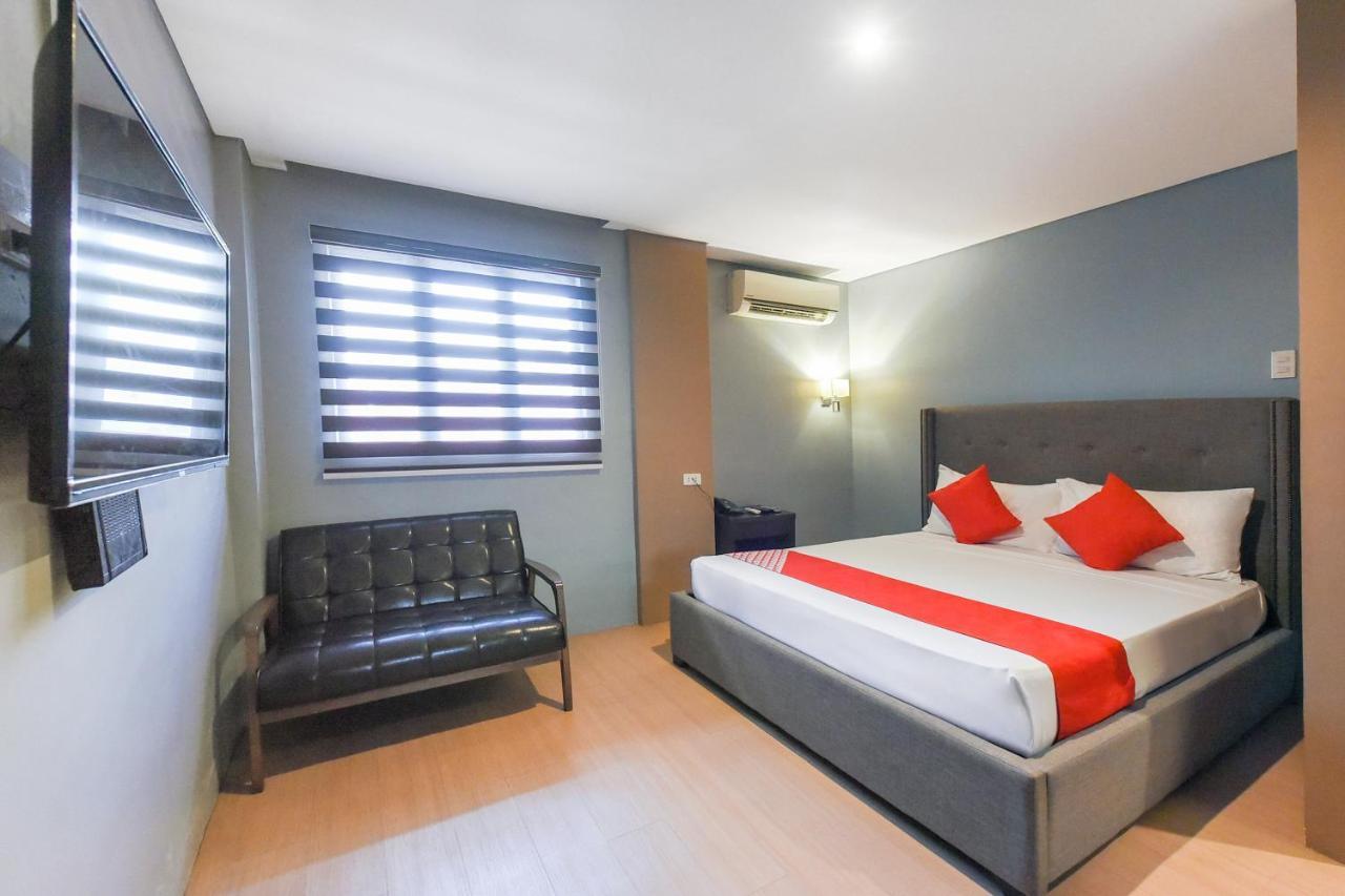 Oyo 111 The Chipper Hotel Кесон-Сити Экстерьер фото