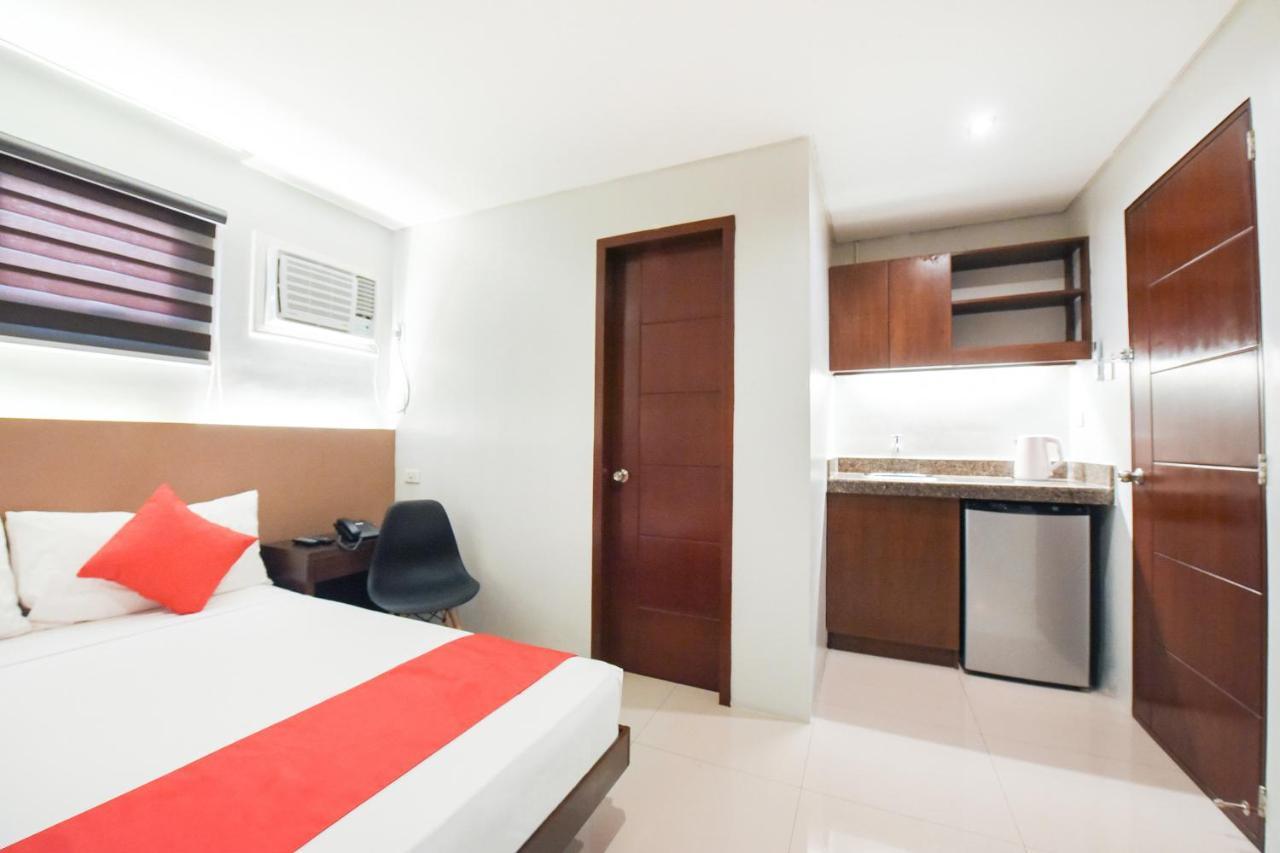 Oyo 111 The Chipper Hotel Кесон-Сити Экстерьер фото